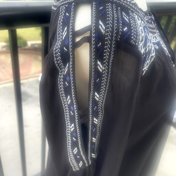 White House Black Market High/Low Embroidered Black Blouse Sz 4 - Picture 4 of 8